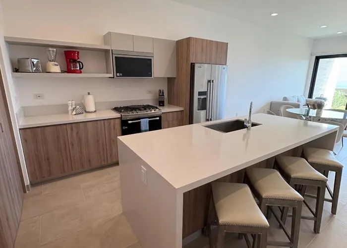 Family-friendly Oceanview Retreat Access